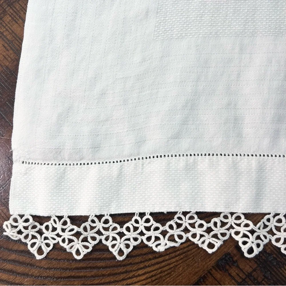 Vintage Table Runner Dresser Scarf Off White Crochet Scalloped Edges‎ Cotton